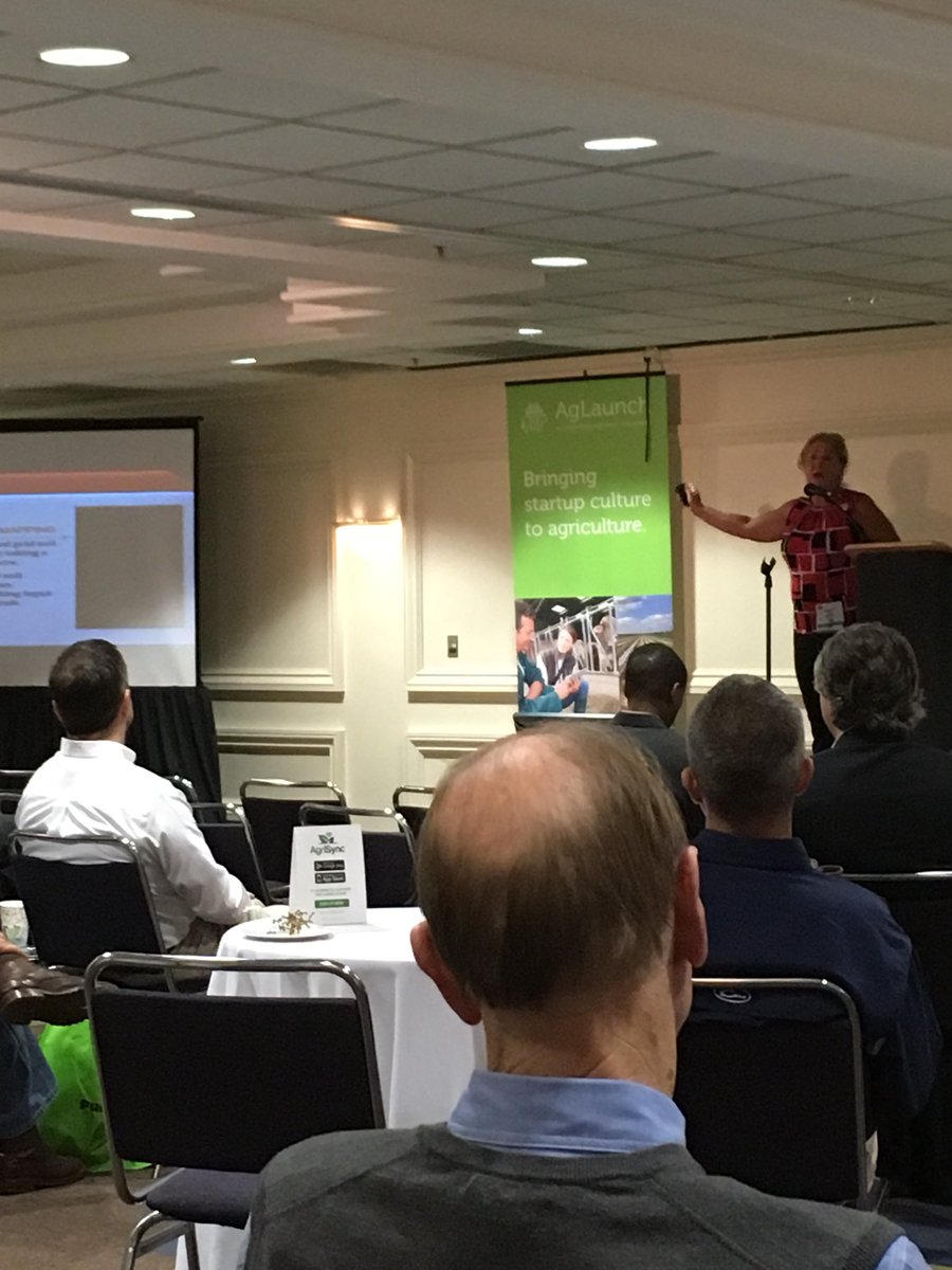 AgLaunch's tweet photo. First pitch of the day! @PersistenceData discussing better soil management and fertilizer efficiency #agtech #MSFGS18 https://t.co/bK0KVjLvXD