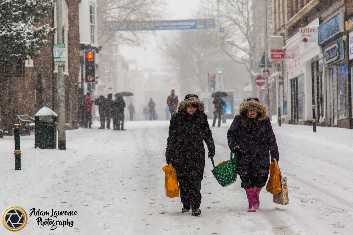 ALauPhoto's tweet photo. More of #Exeter in the #snow Gandy and Fore Street along with some shopping and sledging #SnowDay #TheBeastFromTheEast #StormEmma @DevonLiveNews @ExpressandEcho @BBCNews Full album at: https://t.co/OHRc3hD23F https://t.co/lkjq7eTV5z