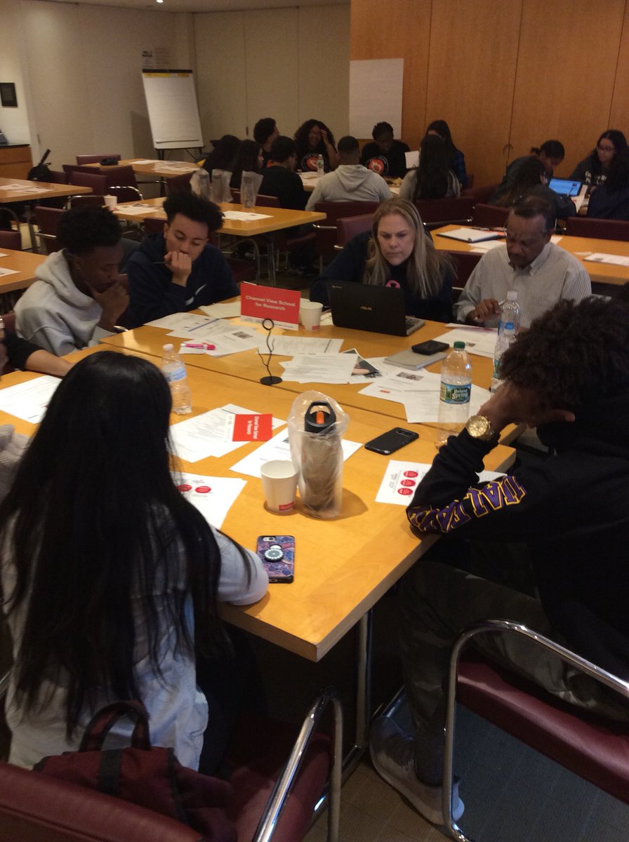 CamilleKinlock's tweet photo. @ESI Peer Mentoring teams using data to drive decision making at their schools #PeerForward https://t.co/D6KsgNHJ63