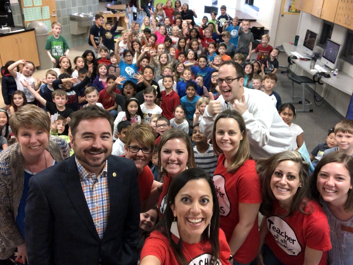 PerkyPerkins12's tweet photo. Our annual visit from @MayorPowell went awesome! He had some tough questions to answer from our #2ndgRAYde #reaganrays, but he did amazing, like always! Thanks again! https://t.co/l23j8aWbfv
