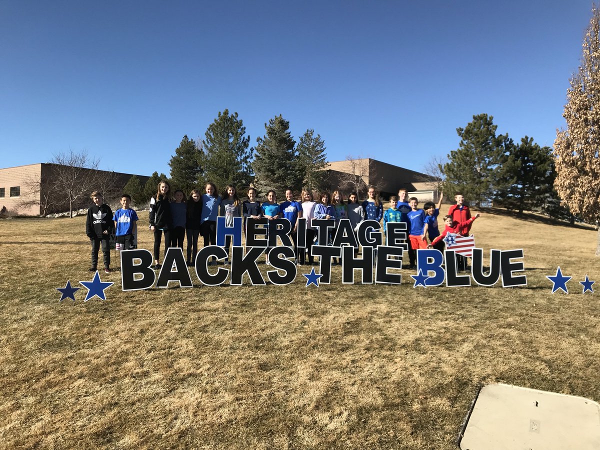 slbradley6's tweet photo. 6th grade Backs the Blue #HeritageExplorers #dcsheriff https://t.co/y8BnfbspsM