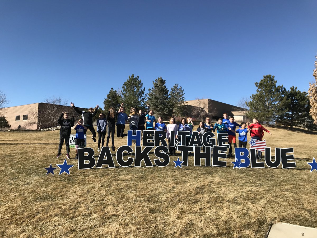 slbradley6's tweet photo. 6th grade Backs the Blue #HeritageExplorers #dcsheriff https://t.co/y8BnfbspsM