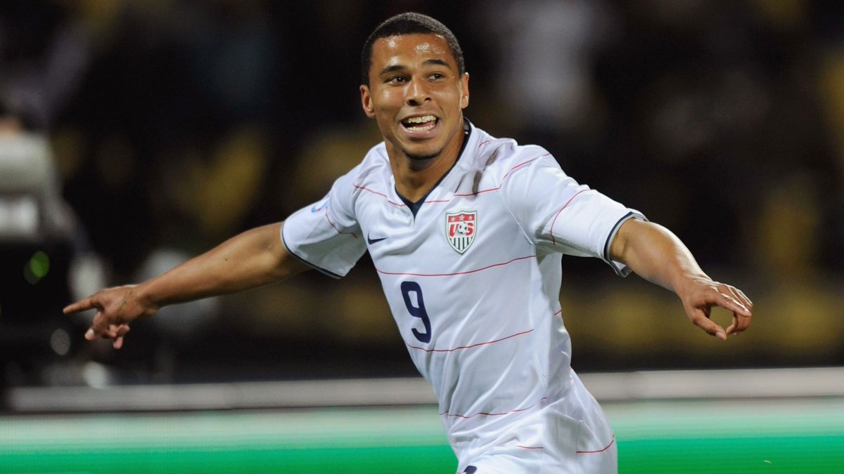 FargeRemi's tweet photo. A 31 ans, Charlie Davies met un terme à sa carrière. Un survivant, un vrai. Revenu de la mort, revenu du cancer. Respect 👏 https://t.co/NKZI2Nr0Cd