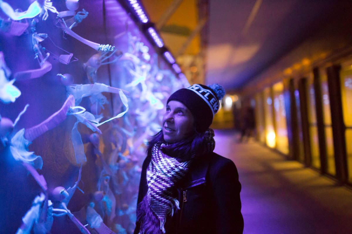 jadupont's tweet image. Soirée parfaite avec notre Mairesse @Val_Plante! On a parlé des événements de  MTL et comment @MTLenLumiere, @NuitblancheMTL #Illuminart ont relancé l'hiver à MTL. Une femme inspirante passionnée qui n'a pas froid aux yeux et qui a insisté pour faire la Tyrolienne et la glissade!