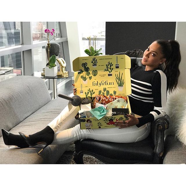 lala's tweet image. Ladies..TREAT YOURSELF with this box! I’m happy to be a #fabfitfunpartner because women deserve this treat 😘Get $10 off your first @fabfitfun box using my code “LOVELALA” at fabfitfun.com 💋#fabfitfun