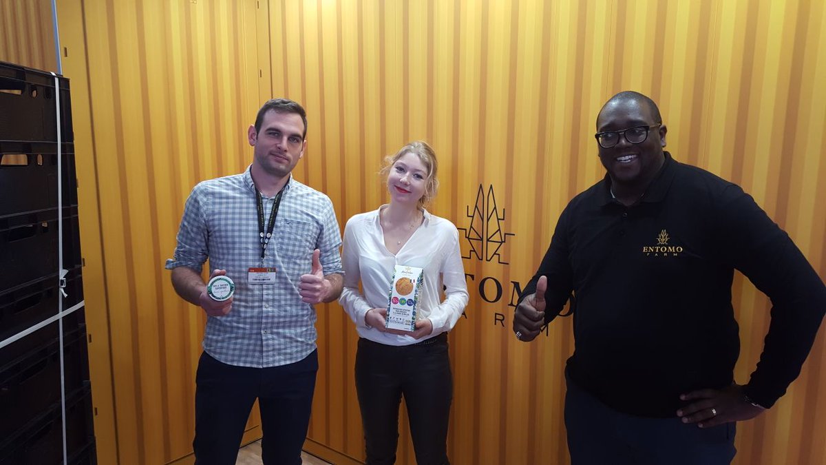 entomofarm's tweet photo. Rencontre avec @mongrillon ! Les produits sont trop bons !
#filiere #insecte #SIA2018 #SIAPRO2018 https://t.co/3bv7spQsD0