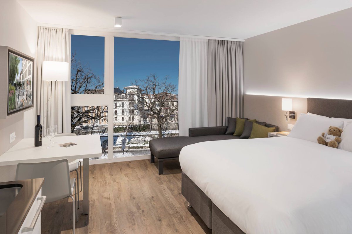 BaseAparthotels's tweet photo. Do you love Base? Good news!
Base No. 2 has opened its doors yesterday in Vevey!
35 suites from 26m2 to 35m2 with our fantastic new Tandem Restaurant, Bar &amp; Garden.
#BaseNyon #Nyon #BaseApartHotels #ABetterWay #BtoB #BacktoBase #ThePlaceToB #BaseVevey https://t.co/EfCCvcBO6e