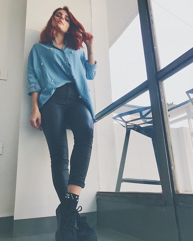 maya_shokor's tweet photo. I might be over the pearl trend, but I might be secretly wishing it would stay forever ❤️ .
.
.
.
#fashion #pearl #pearltrend #lebanesefashionblogger #style #whatiwore #aboutalook #denim #superga #supergaeveryday #casualstyle https://t.co/NPkxijTavd https://t.co/rE04fRdkE3