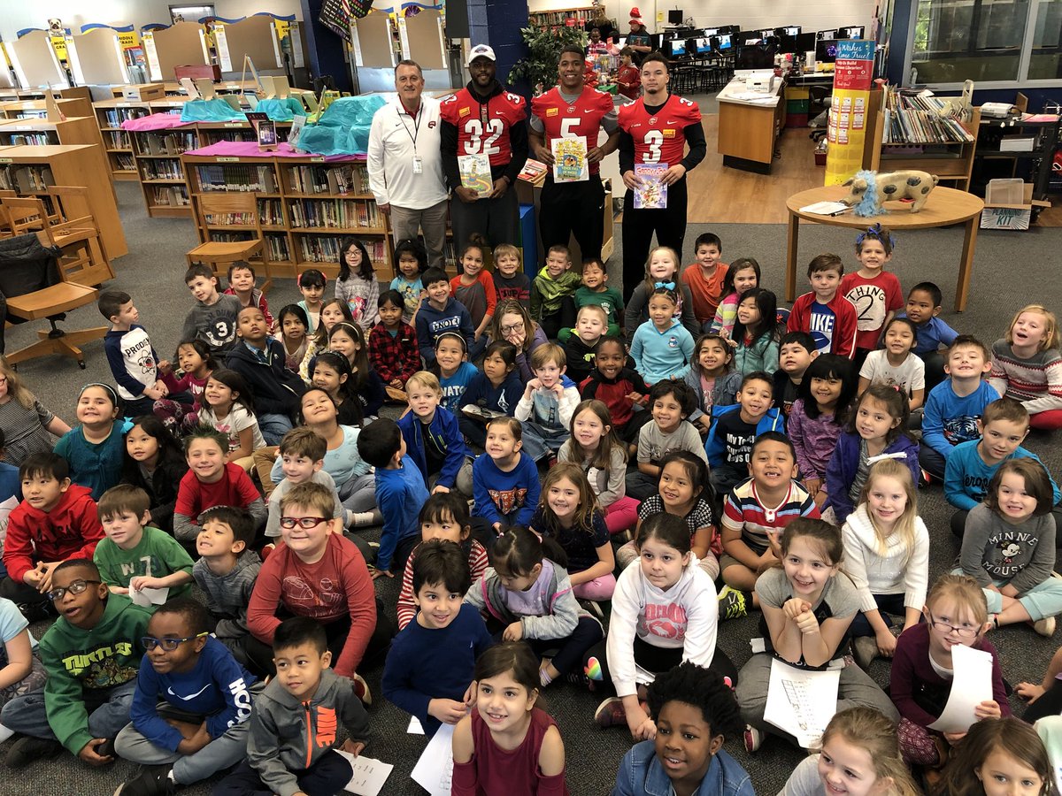 NatcherLibrary's tweet photo. Thank you again @WKUFootball for taking time to spend with our kids today!  They were so excited to have you come read to them! @NatcherElem #investinginourfuture ##WCPSreads https://t.co/Tox8gxzfvU