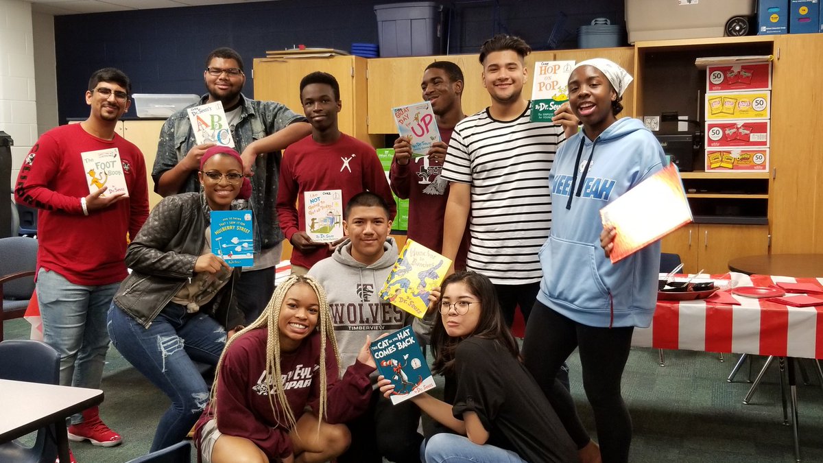 TimberviewAVID's tweet photo. @TimberviewHigh AVID Seniors reading to Thelma Jones Elementary #Sharks for #DrSeussDay today! #PreVIEWers #ReadAcrossAmerica @THSkpenMath @glamourwhit @jackiechanlynn @JayGzzx @maiselph_ https://t.co/NkWiy9IlfH