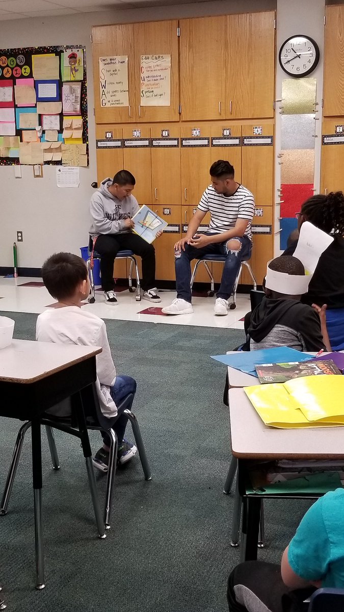 TimberviewAVID's tweet photo. @TimberviewHigh AVID Seniors reading to Thelma Jones Elementary #Sharks for #DrSeussDay today! #PreVIEWers #ReadAcrossAmerica @THSkpenMath @glamourwhit @jackiechanlynn @JayGzzx @maiselph_ https://t.co/NkWiy9IlfH