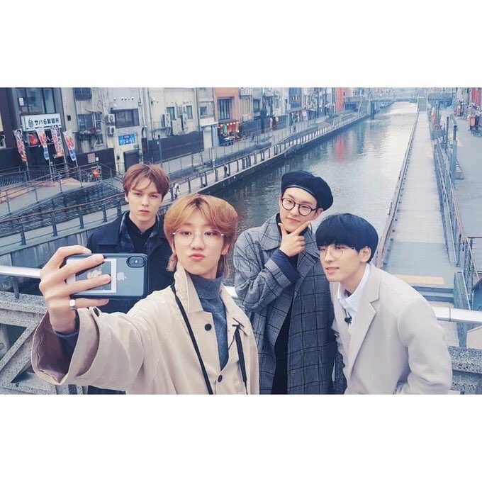 hosyeux's tweet photo. — ( 𝒔𝒐𝒐𝒏𝒘𝒐𝒐𝒉𝒂𝒐𝒔𝒐𝒍 𝒊𝒏 𝒐𝒔𝒂𝒌𝒂 ) 

Sebongie’nin havalı takımı Osaka sokaklarında gezerken birkaç selca çekmeyi ihmal etmedi. Bu selcaları sizin için yayınlamamızı ister misiniz Carat-nim?🤔 https://t.co/HfSWWQXH44