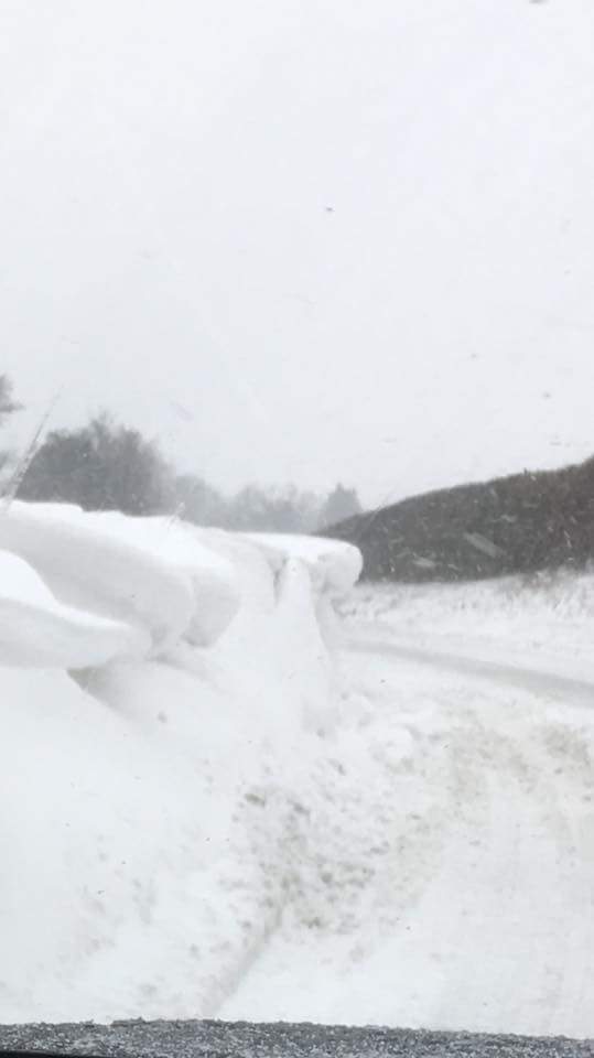 Shan_Hx97's tweet photo. @AmandaHolden Worcestershire snow drifts😣😣😣 stay safe everyone🙈❄ https://t.co/VGZ80AFi6m