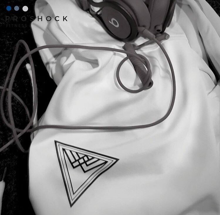 ProshockF's tweet photo. Snow days ☃️ = Hoodies and Beats 👌🏼 Check out our insta page to keep in the loop and find out more #snow #fitness #fitfam #PROShock #PROShockfitness #gym #fitgirl #fitboy #instagram #insta #follow https://t.co/qtKpofTfk6
