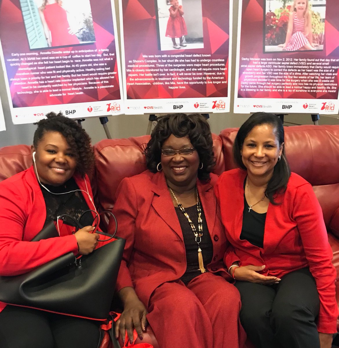 5KlAssy's tweet photo. #goredforwomen #redsofatour https://t.co/kbDhOPnNEQ