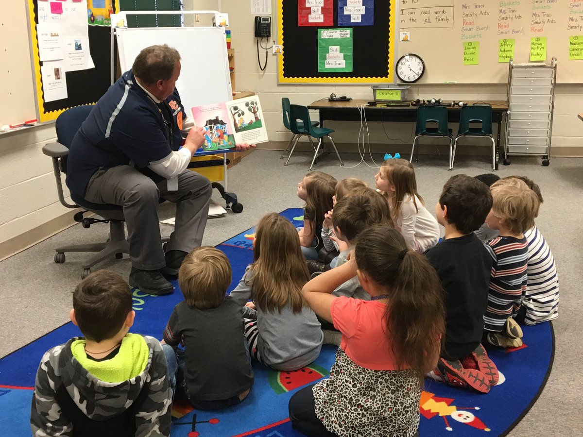 Mr. Troy Williams, from DCHS, reading to Mrs. Traci’s kindergarten class for Read Across America.  😊
