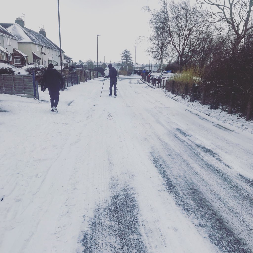 Dolly2racer's tweet photo. Weather for ducks and skiers.
#snowday #snowscape #snowy #GetOutside #getactive #winwinter #wintersport #winterwildlife #frozen #beautiful #Tewkesbury https://t.co/oLDfaczhTb