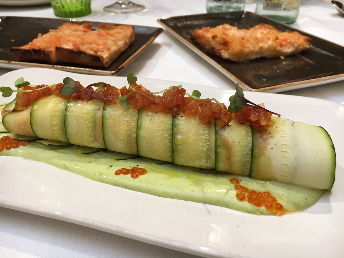 BlogHedonista's tweet photo. #canelón de #txangurro cubierto de #calabacin y #mayonesa de #perejil En el renovado #restaurante #lolive de #barcelona https://t.co/GxyzRlPMP0