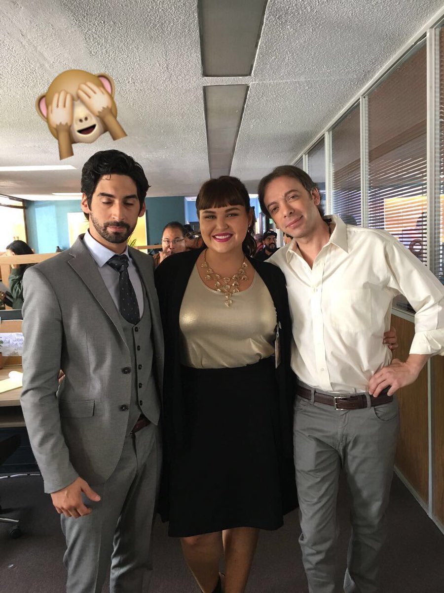MiSecretoTV's tweet photo. Godinez Time con @Estefania_OF @luisjosesevilla y @mauabularach con los ojos cerrados. ¿Mucho trabajo? 🙊 https://t.co/wQRB8FQibq