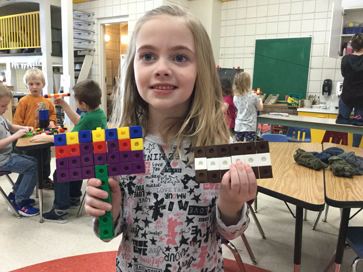 MsBottrell's tweet photo. We can build many different things with snap cubes! Lollipops, robots, ice cream sandwiches. #seshsd #hsdlearns https://t.co/bnpT9Z51vc