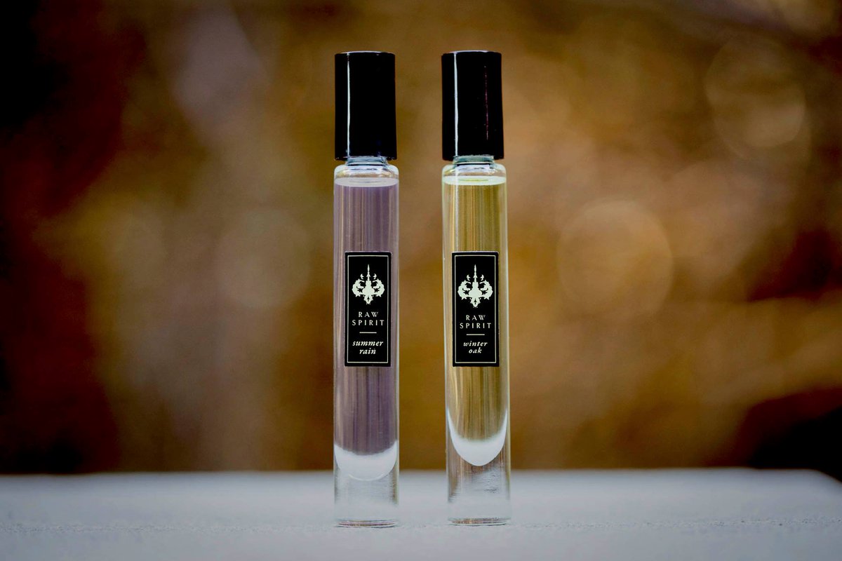 On this dreary New York day, we’re torn whether to escape winter with #SummerRain or to embrace it with #WinterOak... Explore both with our Discover USA rollerball set, showcasing the best of the seasons from coast to coast. bit.ly/2gOLxXL