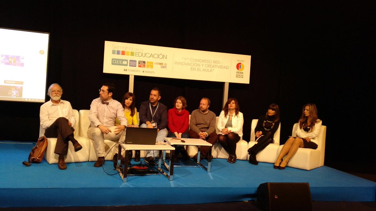 daviduvimb's tweet photo. #profesoresenred José Dulac #interdidac2018
Ponencia de Profesores en Red. Hoy me tocaba hablar del gran proyecto: MÍRANOS Y ÚNETE https://t.co/gU16e9DOS9 y también de nuestro gran congreso https://t.co/XyqN2zYgWM https://t.co/GQJeI1ZHao