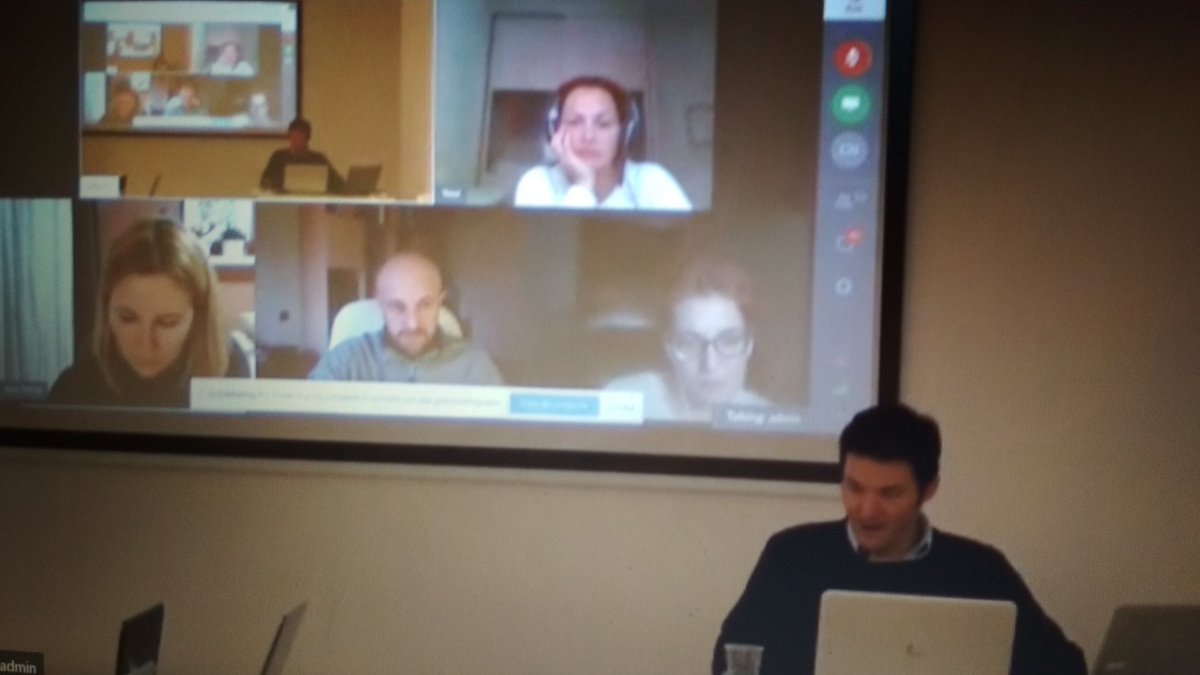 blogjavierrguez's tweet image. En clase de #ahrefs y #sistrix con @seostratega vía @escuelamktweb