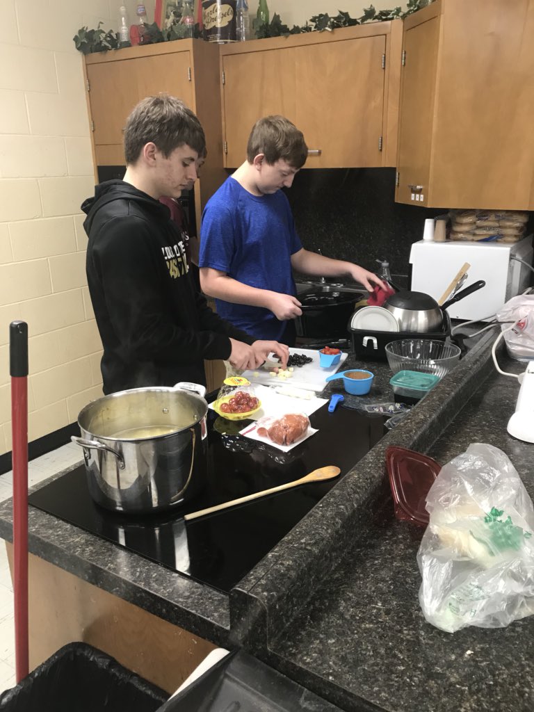 theFACSofLHS's tweet photo. Advanced Nutrition and Wellness students cookin up a storm for hospitality rooms this weekend. https://t.co/MfnDCsnceN