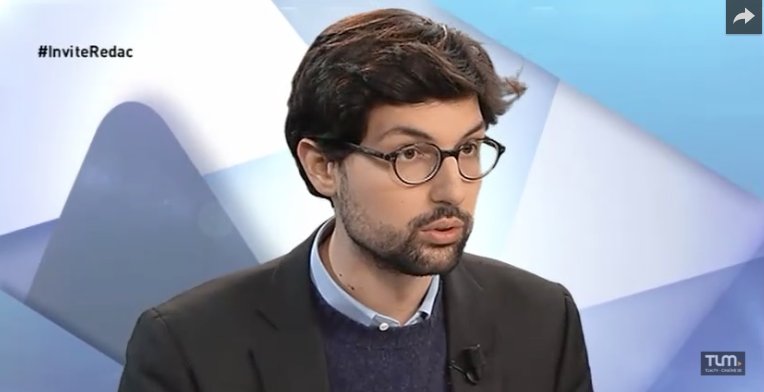 AntoineCOMTE's tweet photo. Je suis l'invité de @TLMLyon ce vendredi pour parler de la grande soirée des Salades d'Or qui a eu lieu lundi dernier à la Comédie Odéon. Mon interview par @JpVacher à retrouver à 20h38 et 23h38 ou directement ici : https://t.co/FCPCJ2lopO #SaladesDor #InviteRedac #Lyon #Collomb https://t.co/kHwozfvEre