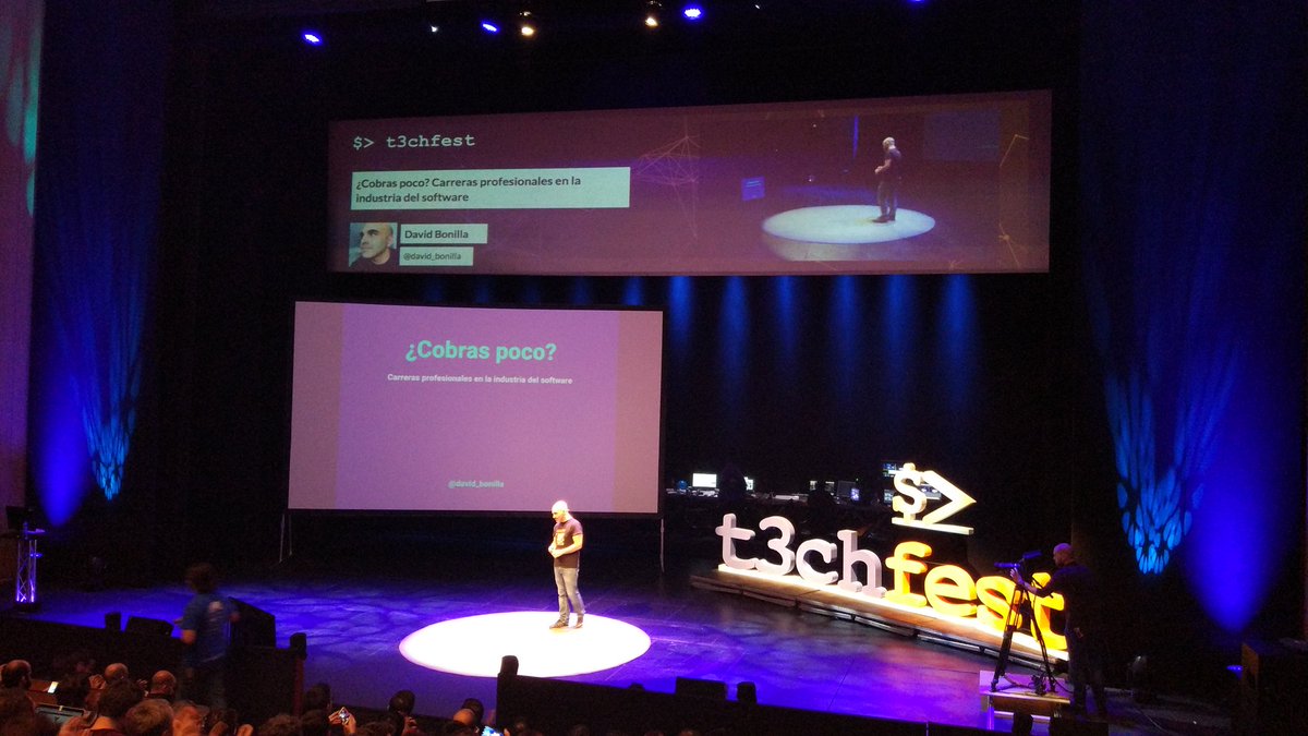 coe_devon's tweet photo. Y el cierre de oro de #T3chFest2018 con @david_bonilla https://t.co/iNsNtQWD2o