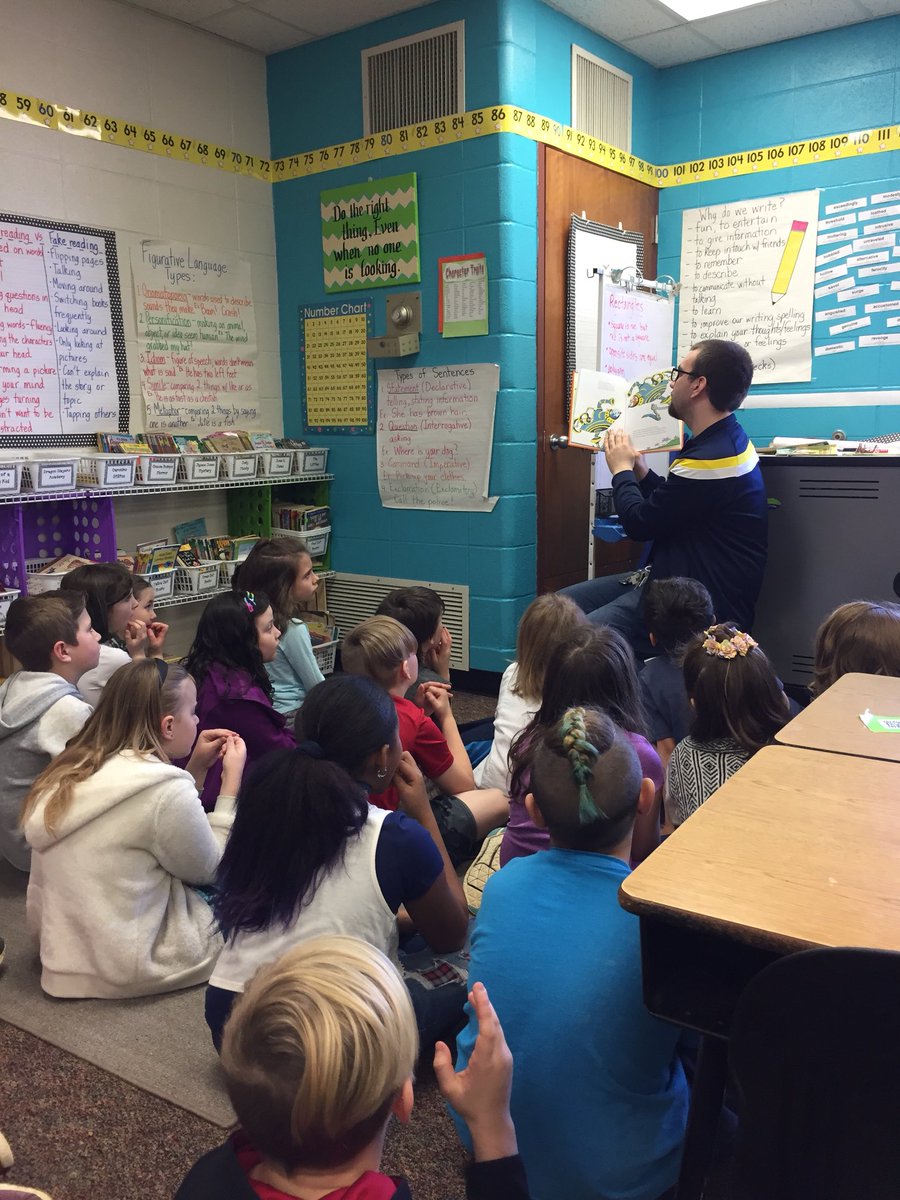 AFord3rd's tweet photo. We appreciated the Cabot NHS students who read Dr. Seuss books to the class—thank you!@CentralCabotpK4 @cabotsd #ReadAcrossAmerica https://t.co/XC7qFE0PKj