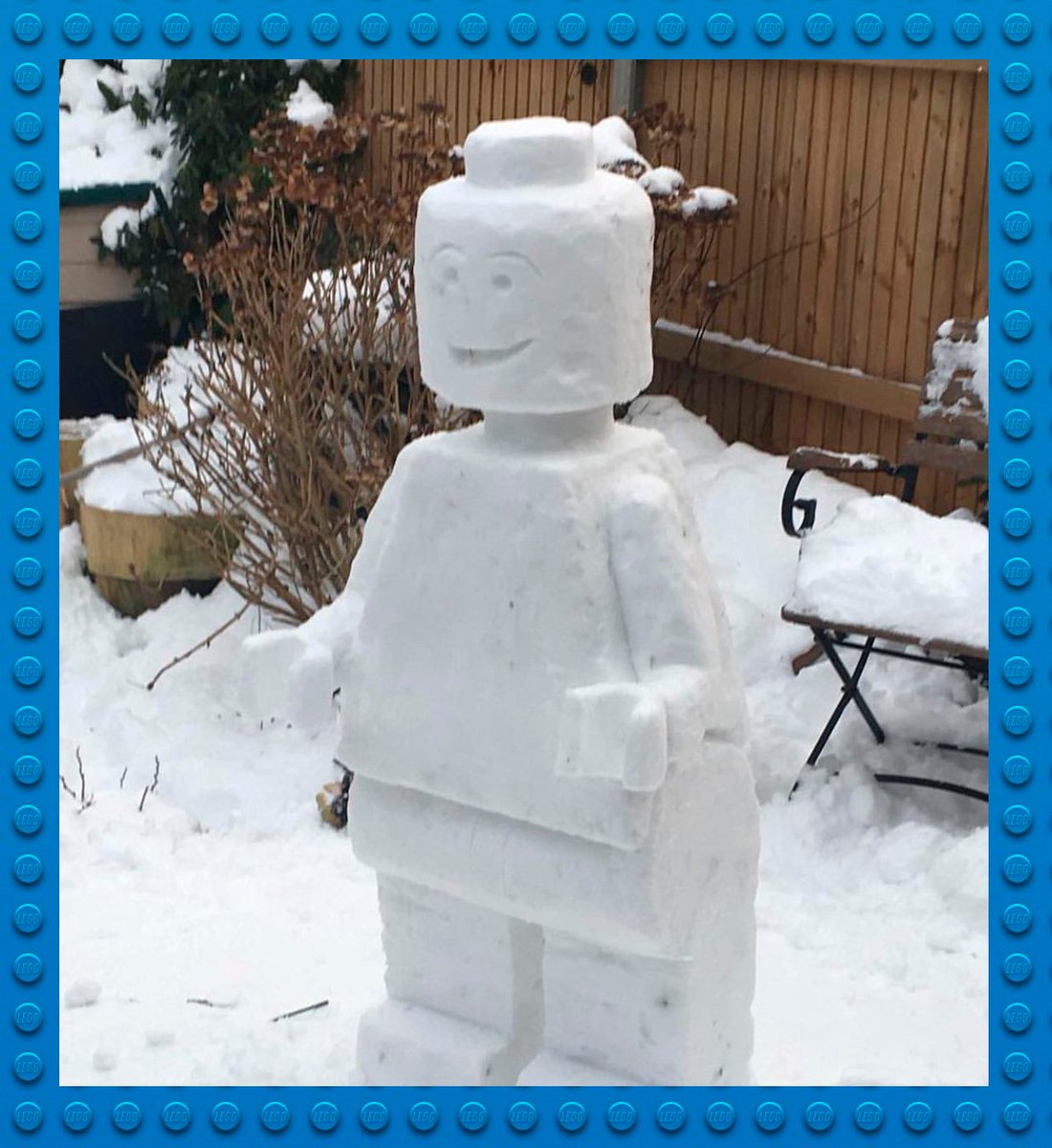 SNOW. MY. GOODNESS! ❄⛄😍 We absolutely LOVE this LEGO Minifigure snowman created by James Dixon. 📸 <a href="/kerryjeanlister/">kerryjeanlister</a>