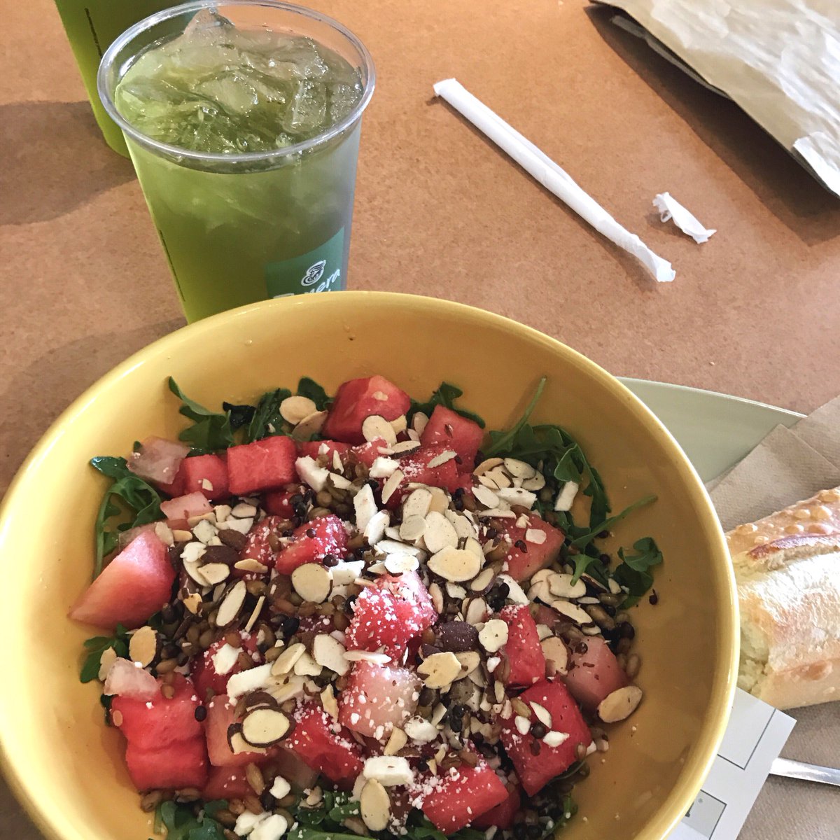 Lunch break! Starting the weekend off healthy 💪🏽