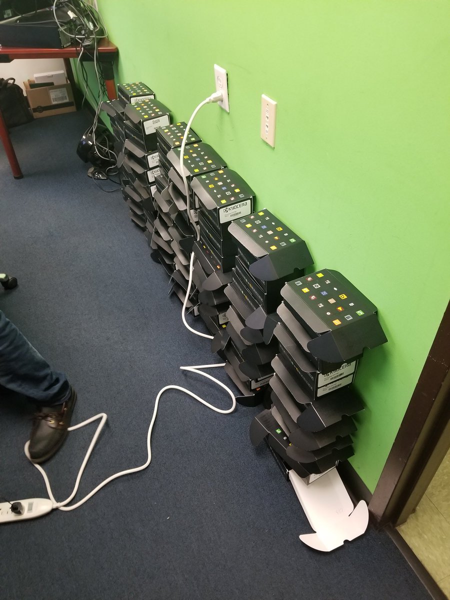 M_CalderonJr's tweet photo. Even though a nor'easter is hitting New Jersey, we're still here deploying 250 lines for Mark IV #SAMrules #JerseyStrong #T-Mobileforbusiness #deployment https://t.co/G6pJVKwpmu
