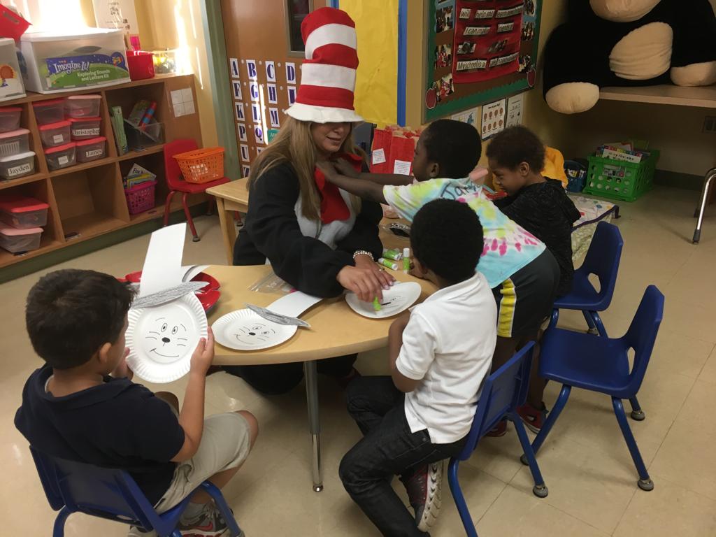 Aileen10116's tweet photo. Celebrating Dr.Seuss birthday ☀️🎂🎉@SeminoleTrails https://t.co/Y8Cr84cXA1