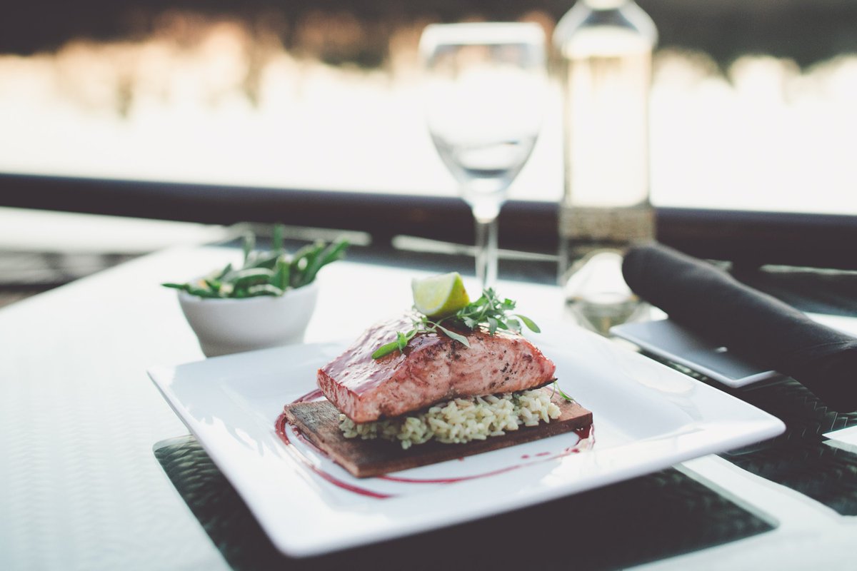 LagodelPino's tweet photo. —  Cedar Plank Salmon ∆  —
Raspberry-chipotle glazed seared Atlantic salmon served on a cedar plank with green beans &amp; cilantro-lime rice! https://t.co/F3kZMLC7ZB
