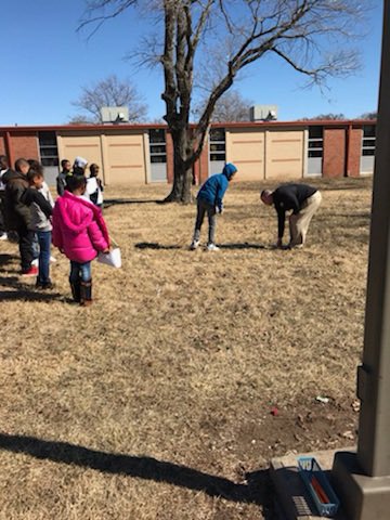 mrh5thgrade's tweet photo. How tall is your shadow at 2 pm? @TrumanHMC1 https://t.co/sZTbwOdIWD