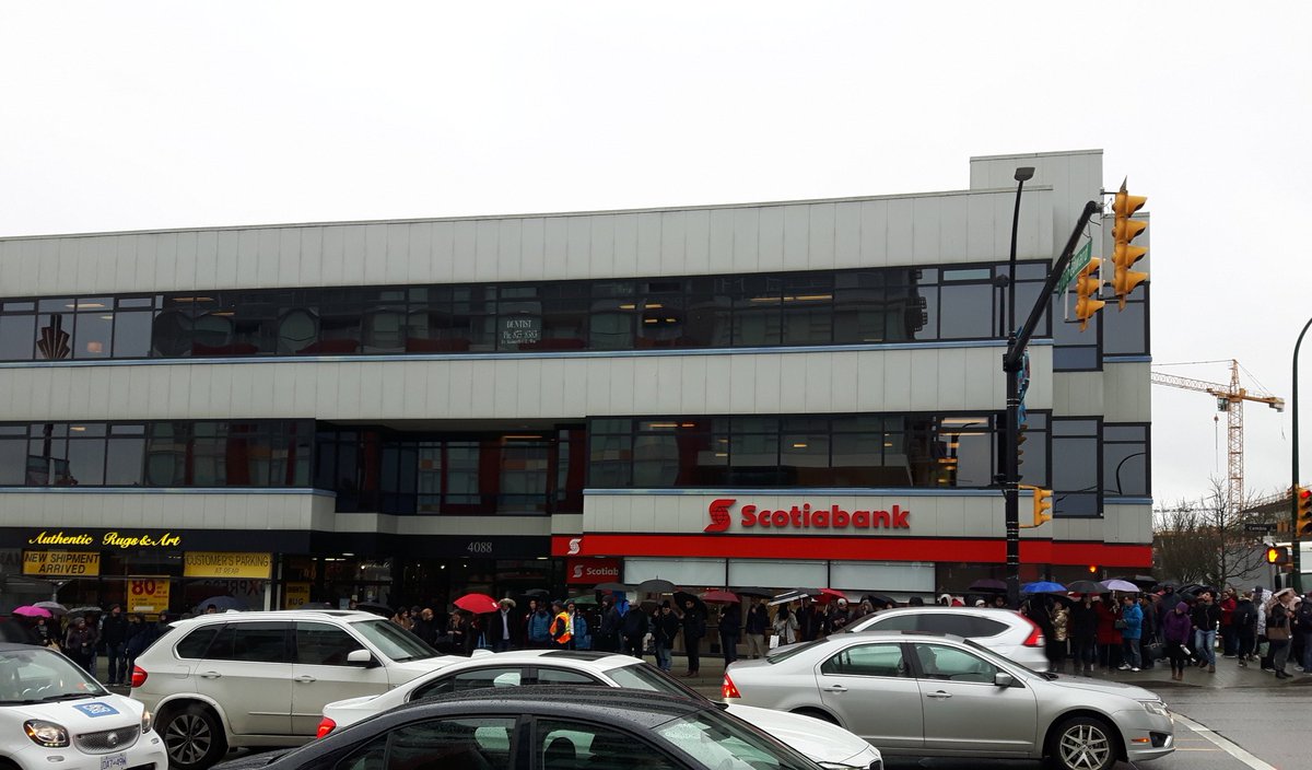 vcinbc's tweet photo. Finally made it to King Edward Stn at 9:30, 45 min. after arrival at Yaletown-Roundhouse #CanadaLine. Here's a line of commuters at Cambie/King Ed snaking around the corner hoping for a bus. #rippleeffect @TransLink #commute #translinkfail https://t.co/CP2MYm5HdA