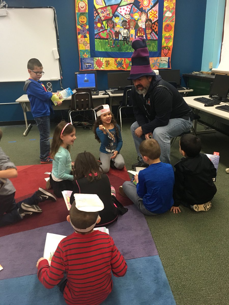 ISE_CCS's tweet photo. Kindergarteners at Indian Springs Elementary enjoyed choosing books, donated by Kiwanis Club, in celebration of Dr Seuss’s birthday and Read Across America.  Many thanks to the Kiwanis Club and Whetstone High School student volunteers! https://t.co/L7I8E6XzIA