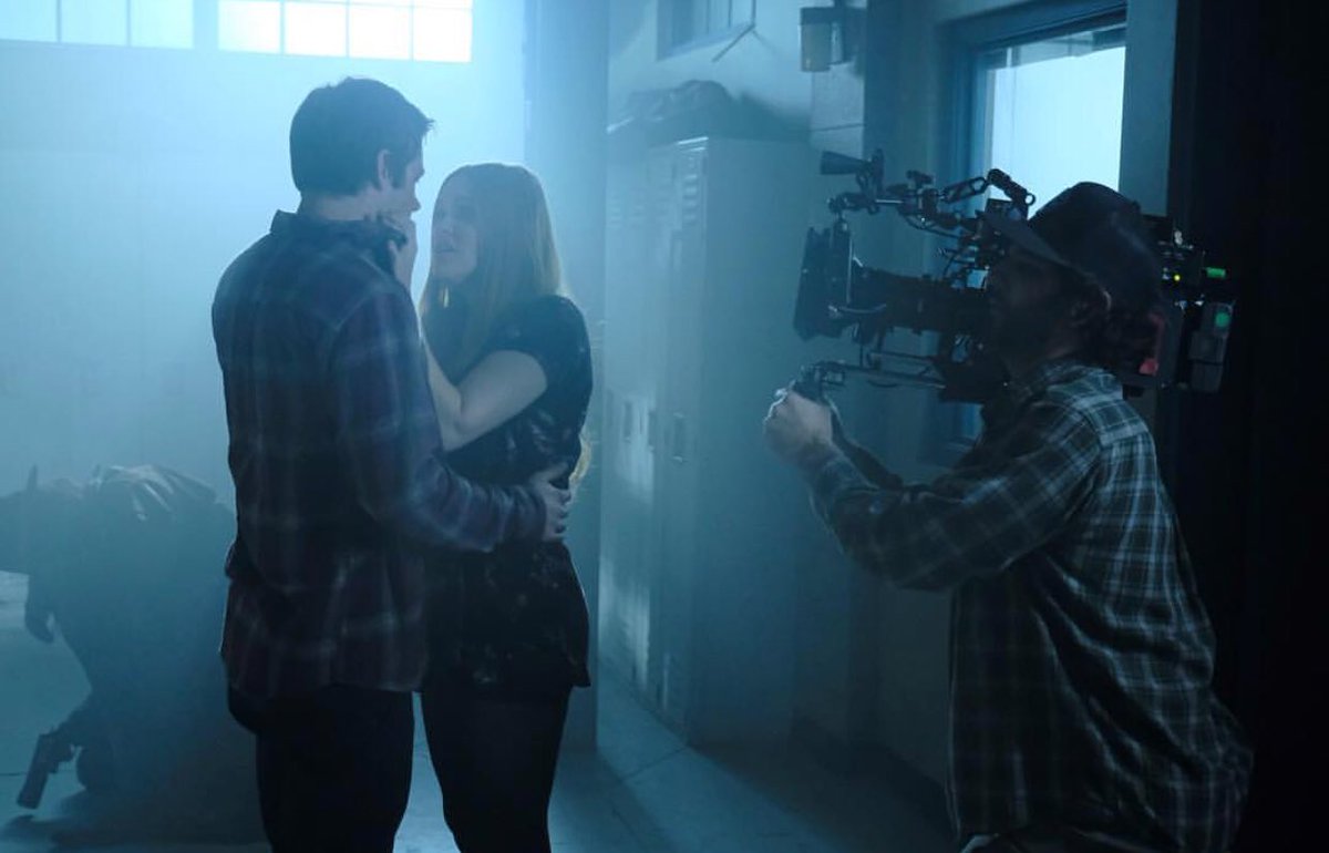 DylanOBrienPOL's tweet photo. NOWOŚĆ: Dylan O'Brien i Holland Roden podczas nagrywania 6S 'Teen Wolf'. https://t.co/XmslaVogoF
