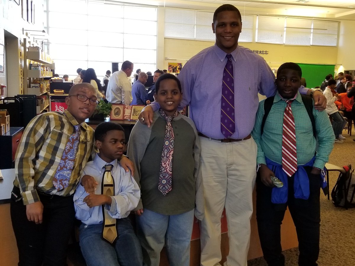 AspasiaAngelou's tweet photo. John Marshall Tie Day 2018! #BeBold #StevenGiles #TieDay @jmbearsokc @OKCPS @choosetobeBOLD @votestevedavis @SGilesStyle @WmStubbs https://t.co/opOnWuIDAY