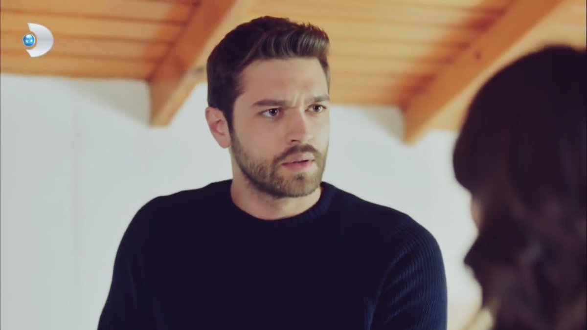 thelrviya's tweet photo. "Bu, senden bir şey saklıyorum 
bakışı."
-Kim ? Ben mi ? 😹❤️ #SavMer 
#AyçaAyşinTuran #FurkanAndıç https://t.co/SUfWeA6kUz