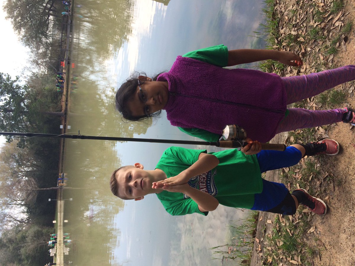 lisactuttle's tweet photo. Great day of fishing with our Dragons~ thank you to all who helped #kdepride #fishingfun https://t.co/Lw3KdyUjgj