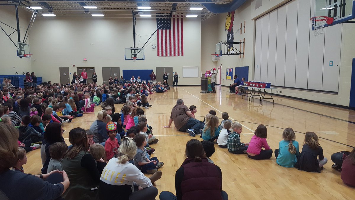 WEB_UCSD's tweet image. Marcus McIntosh is back to read with us in celebration of reaching our reading goal! Book Worm &amp;amp; Fly Guy arrive in Dr. Seuss style! WE Read and Lead!