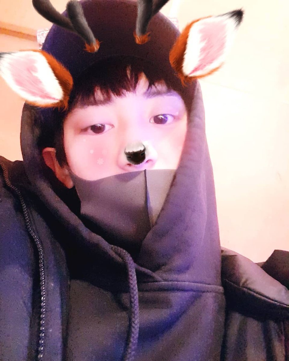 franceravani's tweet photo. 이 행복 바이러스보다 더 부드러운 사람은 없습니다. ㅜㅜ♡

#iHeartAwards #BestFanArmy #EXOL @weareoneEXO https://t.co/ftSfaSBsbW