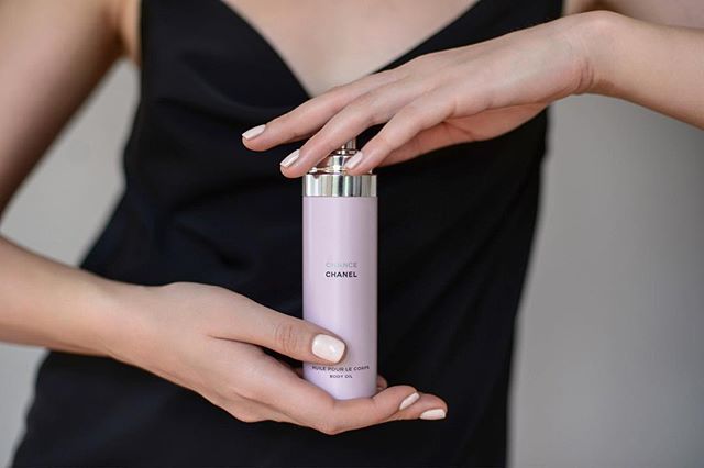 NEOandLIME's tweet photo. I am so ready for spring. Bring on the skirts already... 🙄😄#chanelbeauty #pamperyourself #chanelperfume #chanelbodyoil #welovecoco #spraybodyoil #chanelchance #chanelperfume https://t.co/SfOAQj9FQ0 https://t.co/b6tT8u0WTD
