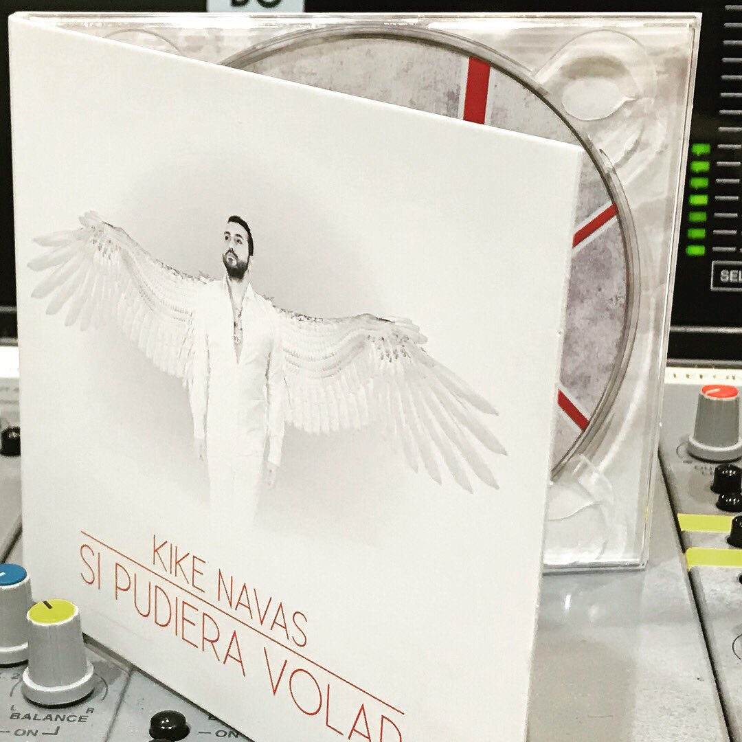 SusanaHevia's tweet photo. ¡¡Ya tengo las alas de @KikeNavasMusic en forma de disco!! ❤️ .. con ellas y esa dedicatoria con tanto cariño no puedo hacer otra cosa que volar, volar bien alto 🧚♀️🎶🎵
.
#SiPudieraVolar #KikeNavas #música #alas #dedicatoria #gracias 🙌 https://t.co/bnNcS6jsQw