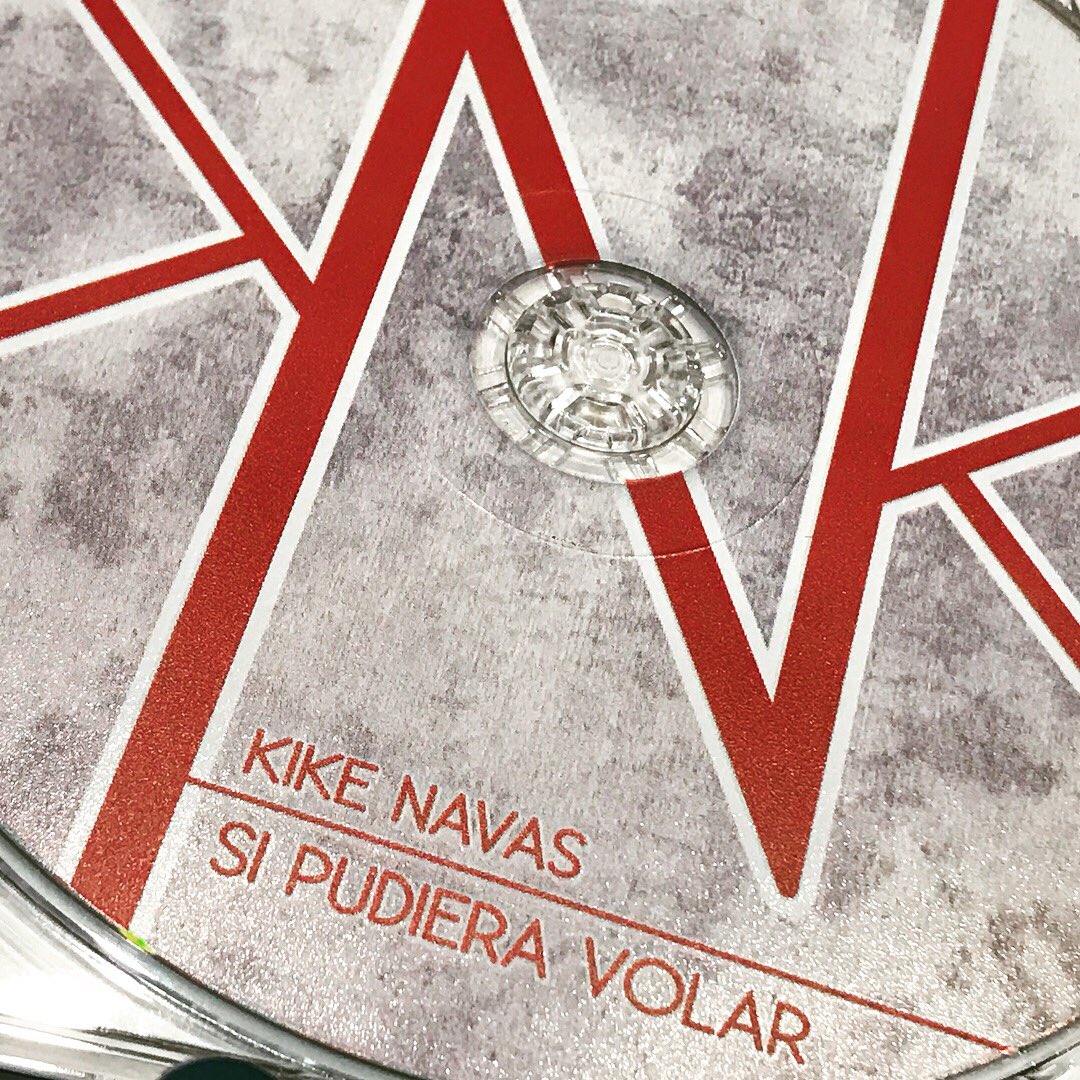 SusanaHevia's tweet photo. ¡¡Ya tengo las alas de @KikeNavasMusic en forma de disco!! ❤️ .. con ellas y esa dedicatoria con tanto cariño no puedo hacer otra cosa que volar, volar bien alto 🧚♀️🎶🎵
.
#SiPudieraVolar #KikeNavas #música #alas #dedicatoria #gracias 🙌 https://t.co/bnNcS6jsQw