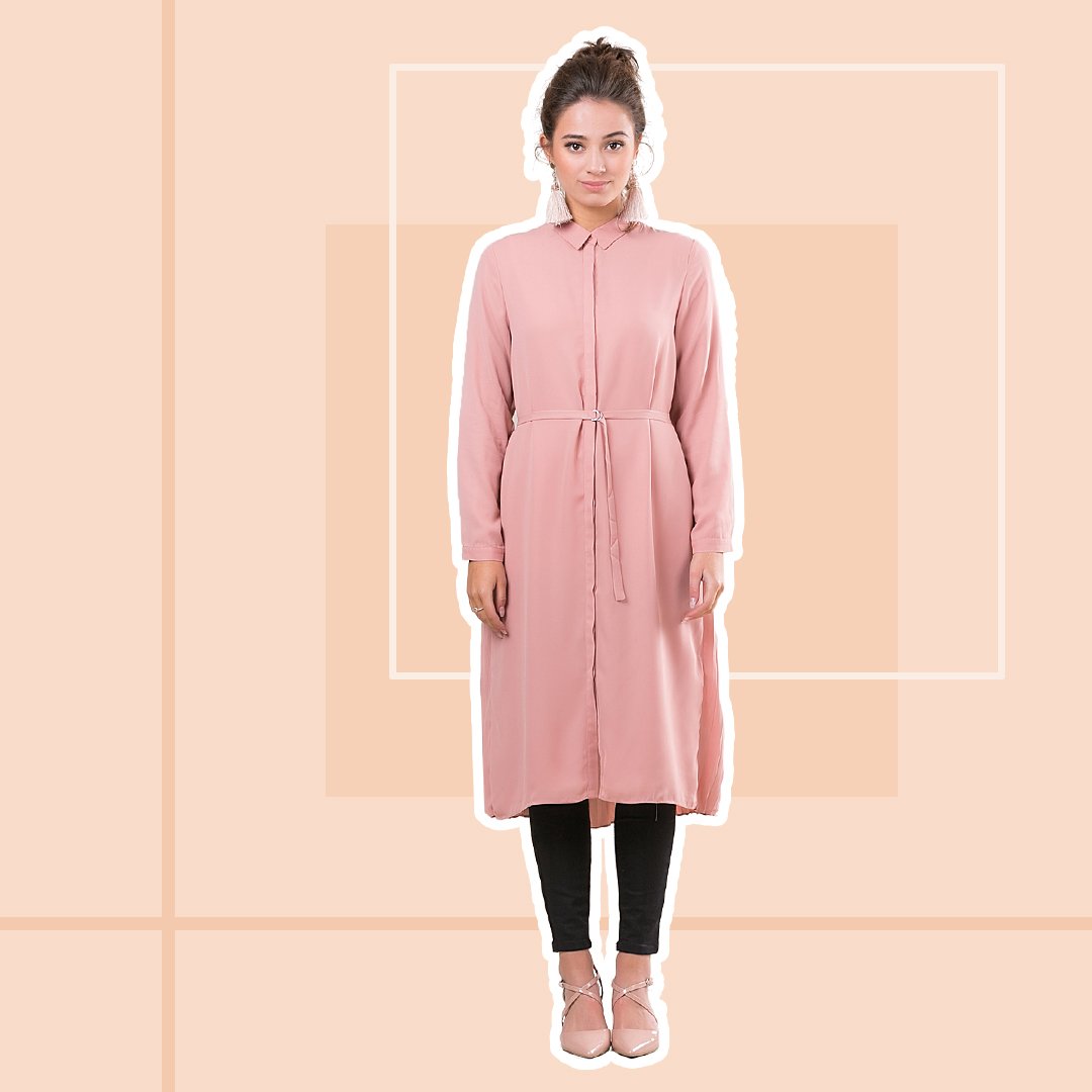 The Sahar midi dress in pink, a light chiffon material with a pleated back, who loved the chic belt? 
#Anaya #design #fashion #dress #pink #belt #button #trend