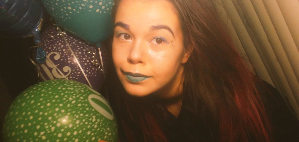 latenighthammy's tweet photo. When you try to look like a cute girl with sparkles, but your highlighter betrays you and makes you look like an old greasy lady.
Sorry I can't makeup but it was fun to try anyway. You can't really see my attempt at blue freckles ๐๐
#DeepFeelingMagicBeing https://t.co/0ebDSBBGEO